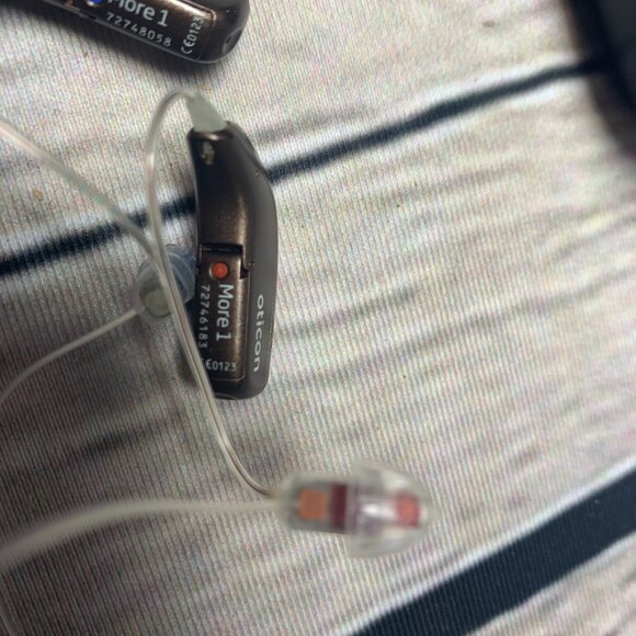 OTICON More 1 Hearing Aids w/Rechargable Case RIC - Picture 10 of 10